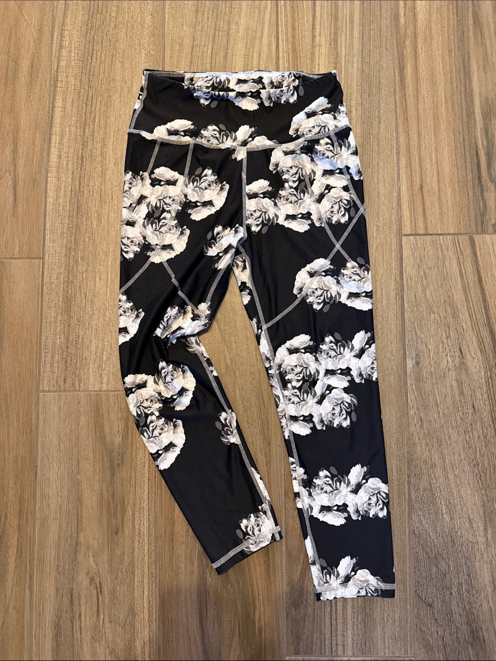 Albion Black, White + Gray Floral Leggings. Women’s Size Medium. Super Cute